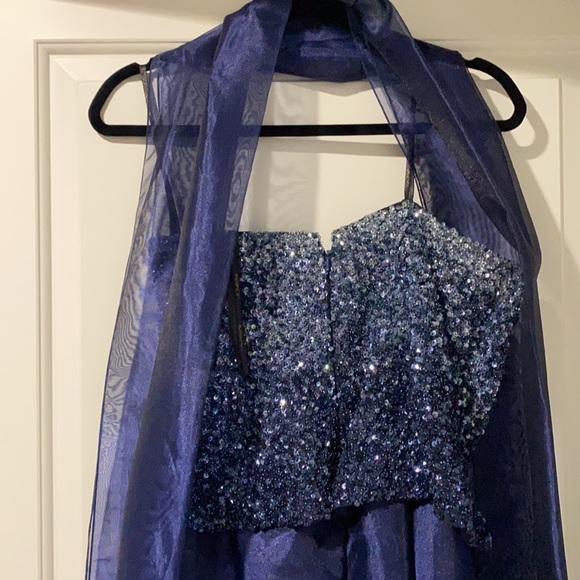 NWT stunning Jovani beaded top gown with beaded wrap - Picture 5 of 5